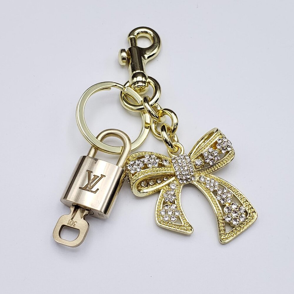 Louis Vuitton Gold Lock & Key 🔑 Authentic LV Unbranded Ribbon Keychain Charm - Picture 5 of 11